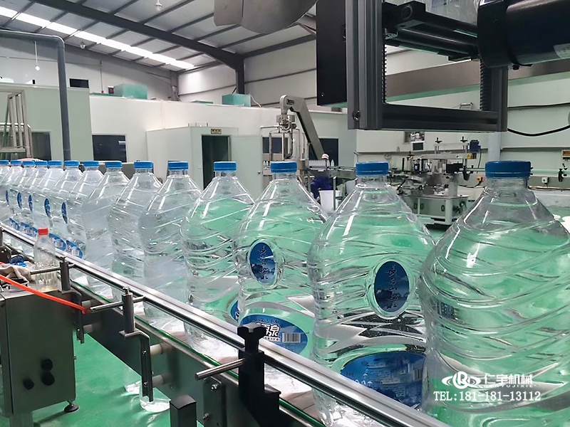 直线式液体灌装机 直线式液体灌装机