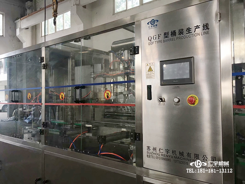 直线式液体灌装机 直线式液体灌装机